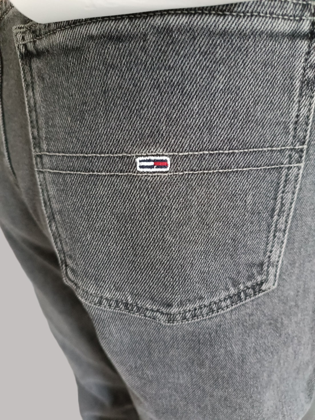 Jean Tommy Jeans Izzie High Slim Straight Gris Délavé Taille Haute Femme taille W27 Tommy Jeans