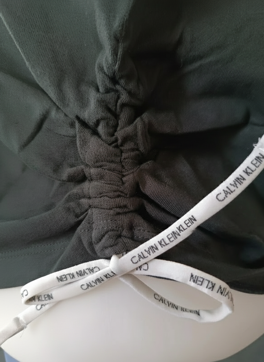 Détails Calvin Klein portés - Gros plan