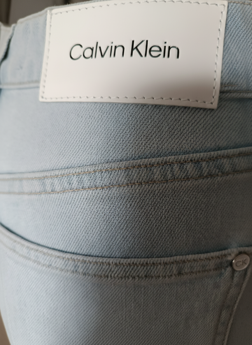 Photo améliorée de l'étiquette Calvin Klein