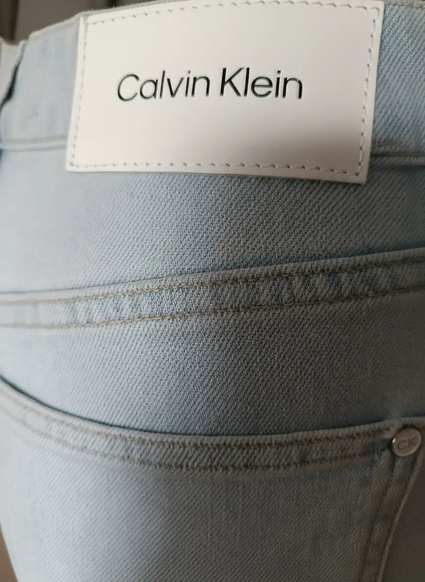 Photo améliorée de l'étiquette Calvin Klein