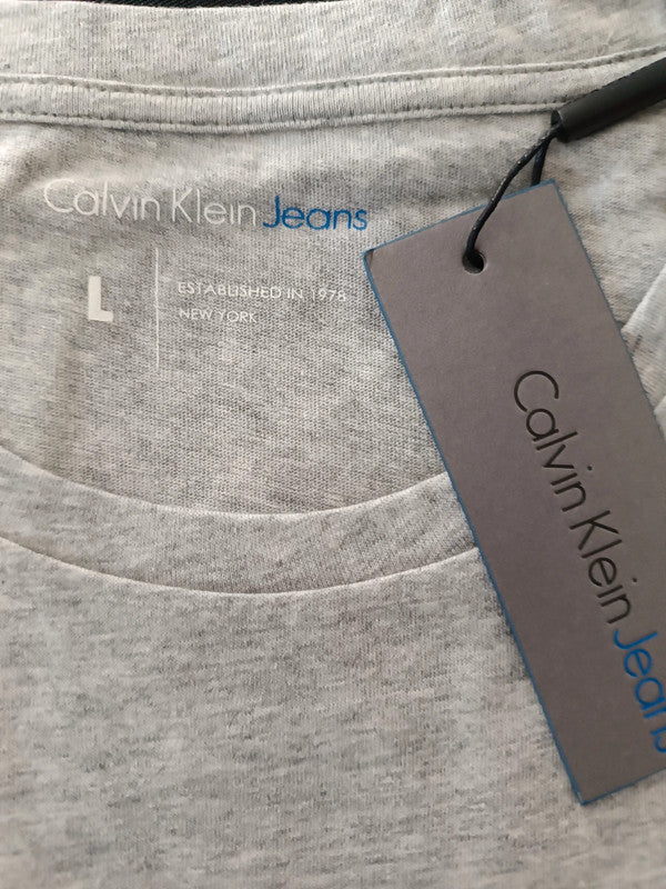 T-shirt Calvin Klein Femme Gris à Logo : L'Essentiel  pour un Look Urbain taille L