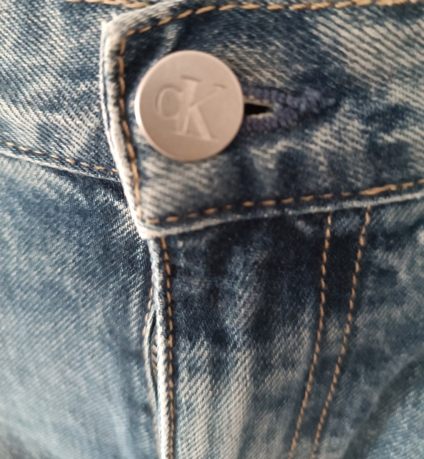 Jeans Mom Calvin Klein | Taille Haute, Tapered, Dégommé taille W26