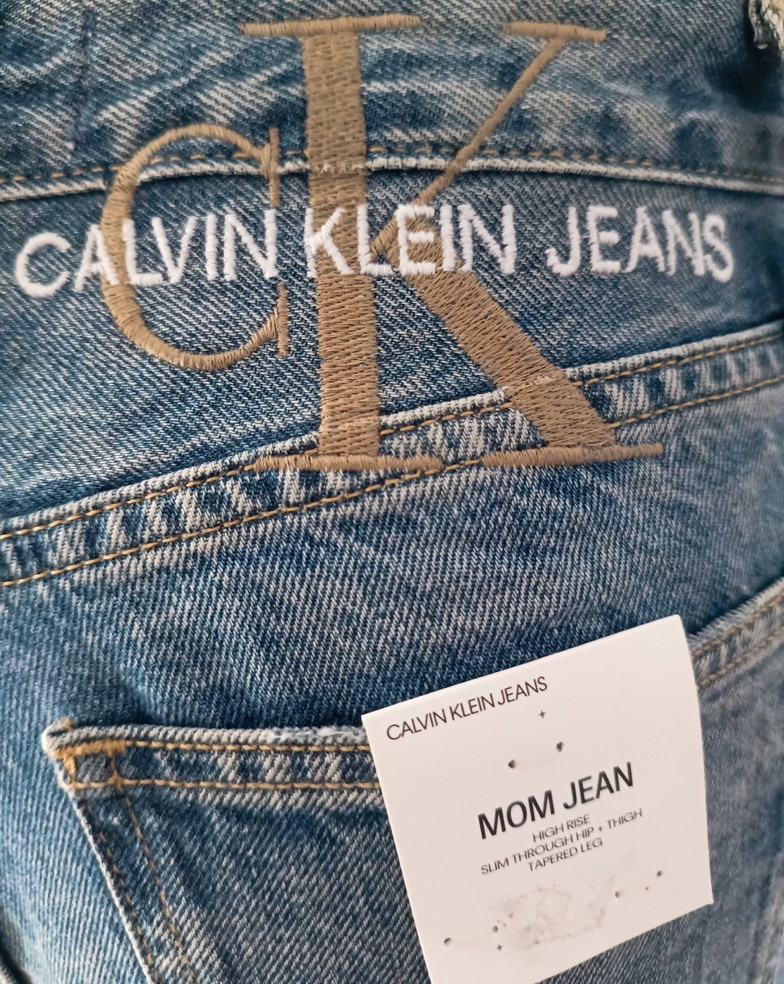 Jeans Mom Calvin Klein | Taille Haute, Tapered, Dégommé taille W26