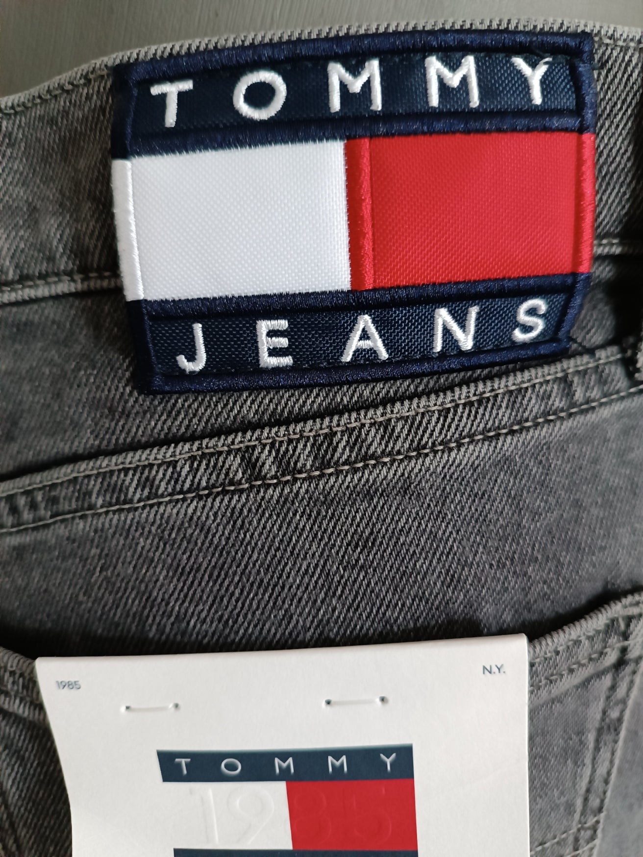 Jean Tommy Jeans Izzie High Slim Straight Gris Délavé Taille Haute Femme taille W27 Tommy Jeans