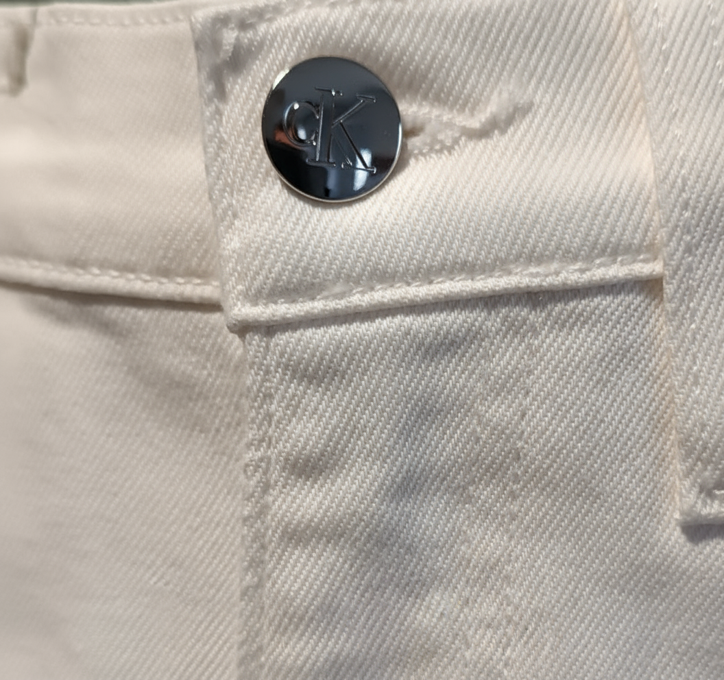 Détail bouton CK - Haute qualité