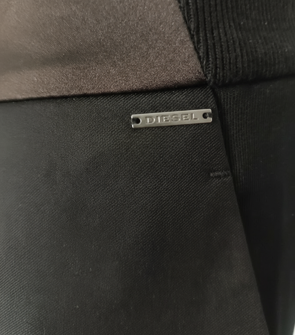 Détail logo Diesel - Haute qualité