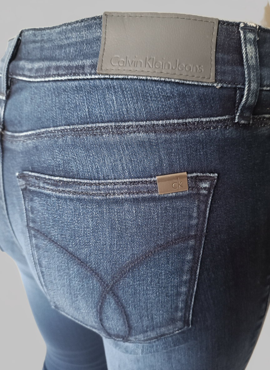 Détails arrière jean CK