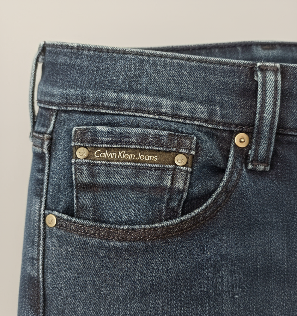 Détails poche avant jean CK