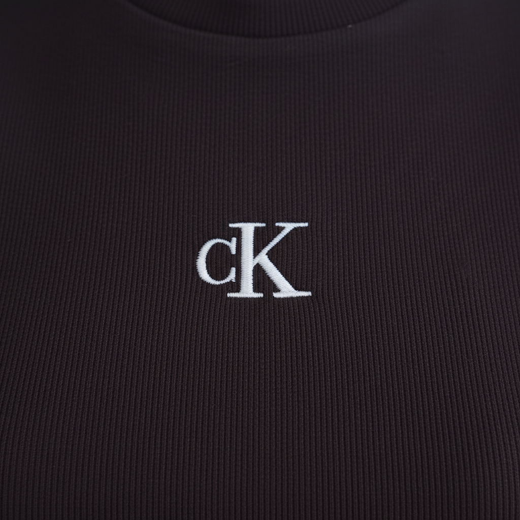 Crop Top CK Jeans Black — détail logo cK brodé