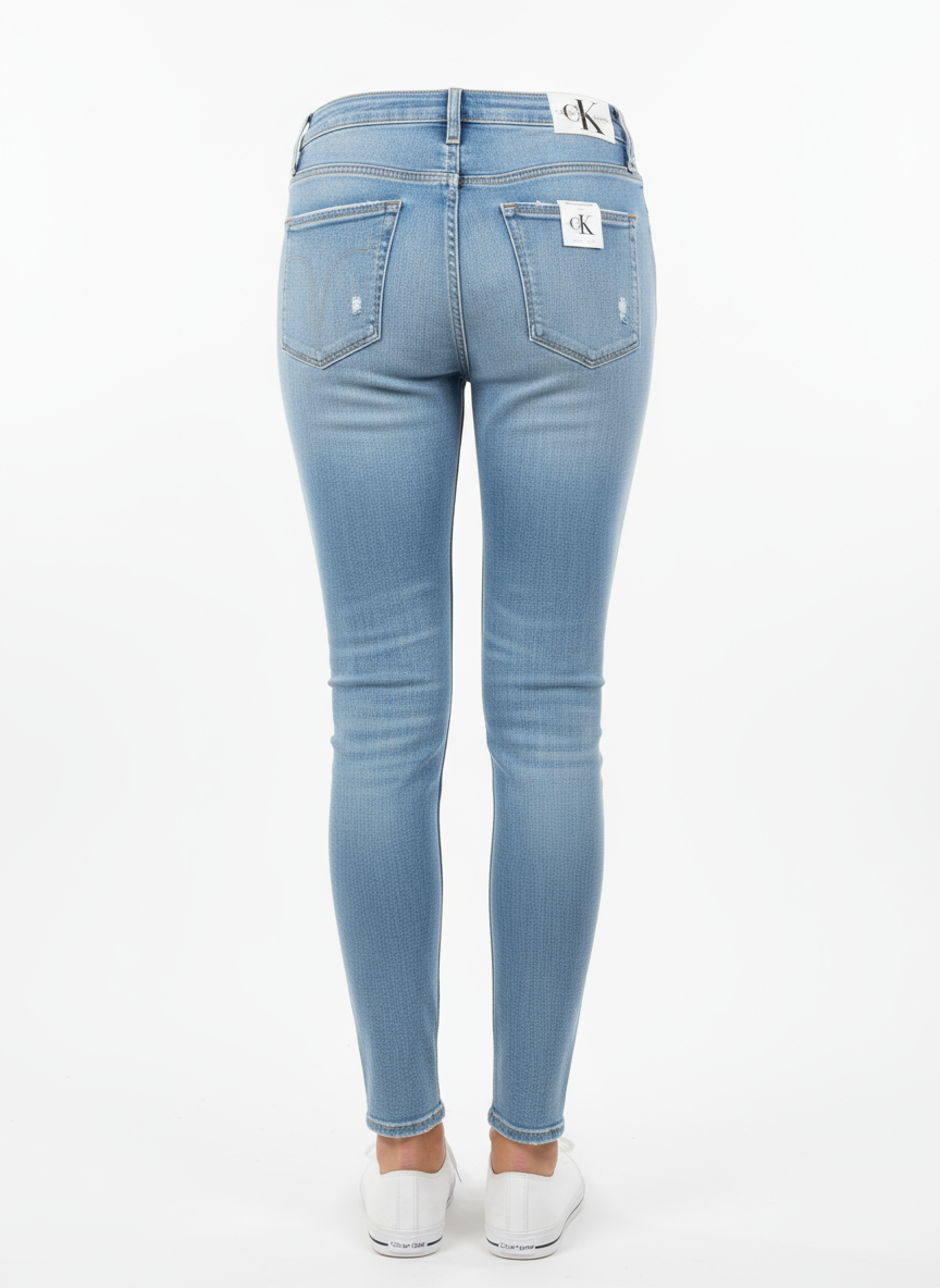 Jean CK déchiré vue de dos femme réelle