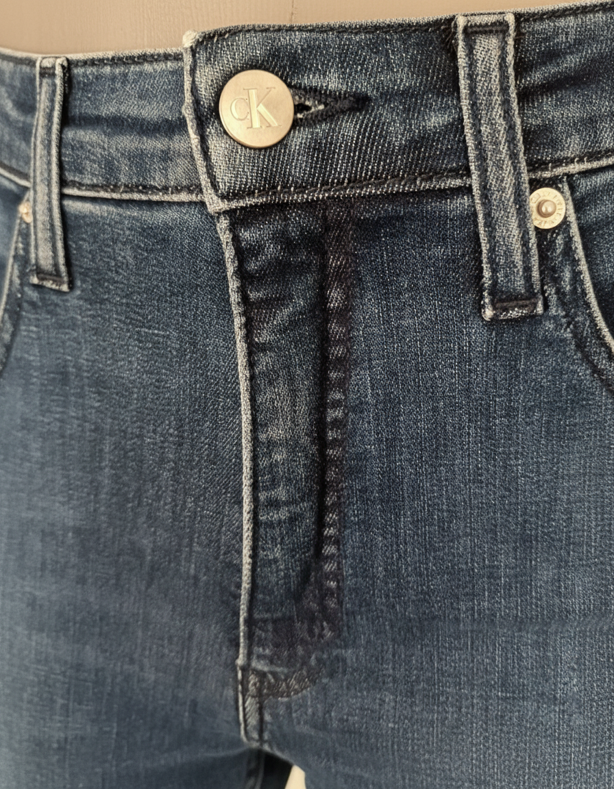 Photo améliorée du bouton Calvin Klein